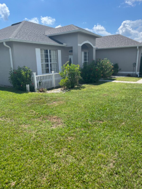 Foto principal - 1642 Stanley Ave