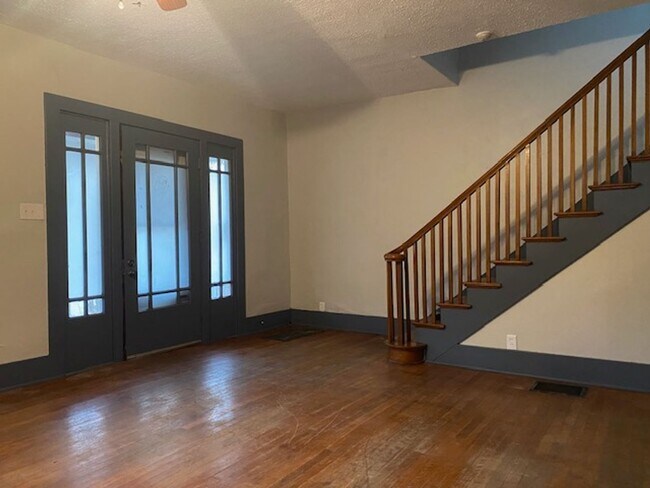 Building Photo - 3 Bed 1.5 Bathroom for rent in Dayton*