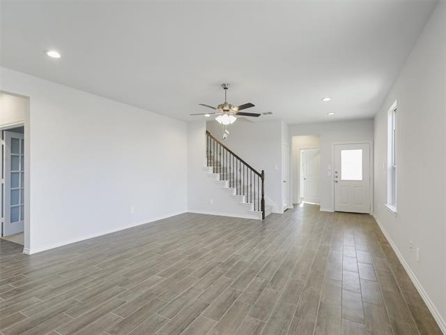 Foto del edificio - 3306 Dahlia Dr