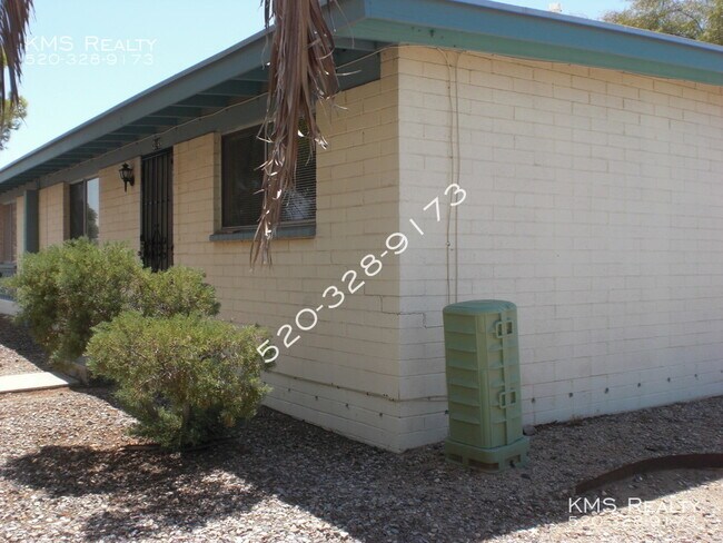Building Photo - 2 Bedroom 1 Bath - 3948 S Evergreen Ave - ...