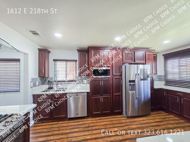 Foto del edificio - 1612 E 218th St
