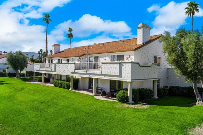 Foto del edificio - 270 Vista Royale Cir E