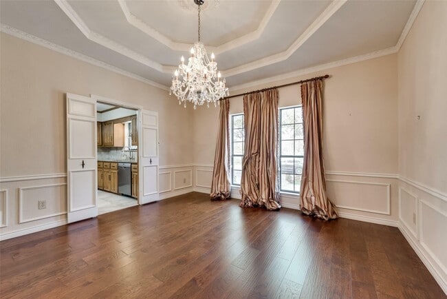 Photo - 6918 Woodland Dr House