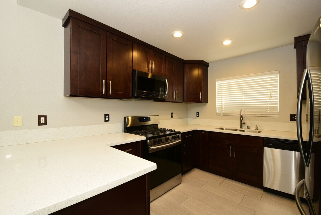 Foto principal - Live In The Heart Of Summerlin 2 Bed 2 Bat...