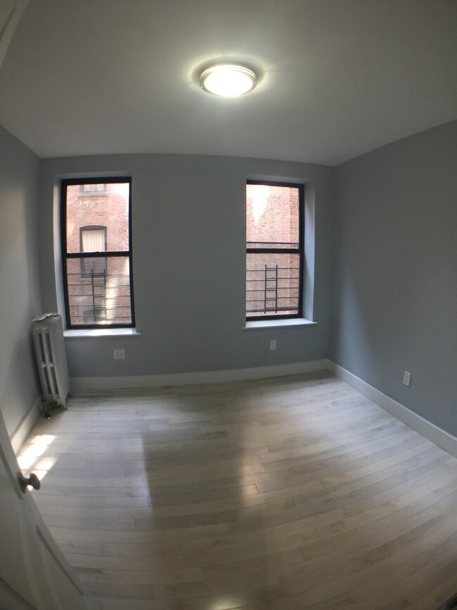 Building Photo - 81 St Nicholas Pl