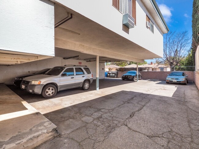 Building Photo - Canby Apts