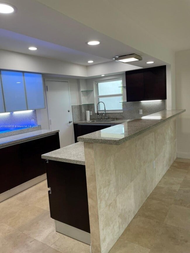 Foto del edificio - 1330 NE 105th St
