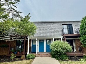 Building Photo - 2 Fortune Rd W