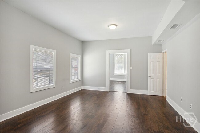 Foto del edificio - 1002 W 44th St