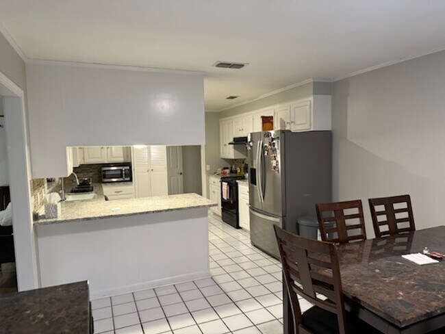 Building Photo - 2701 S Boldt Ave