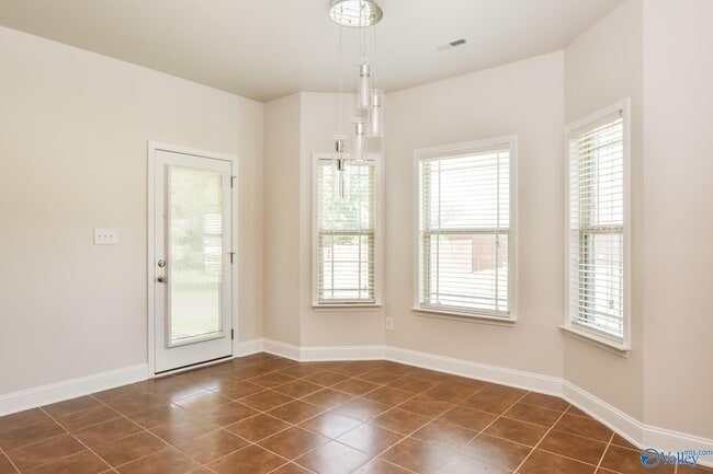 Building Photo - 128 Lazy Oak Dr