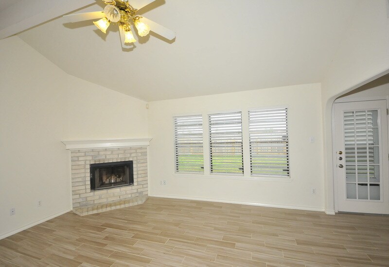 Primary Photo - 13934 Windjammer Dr