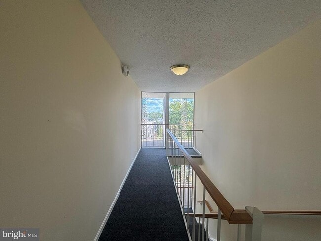 Building Photo - 3115 Patrick Henry Dr