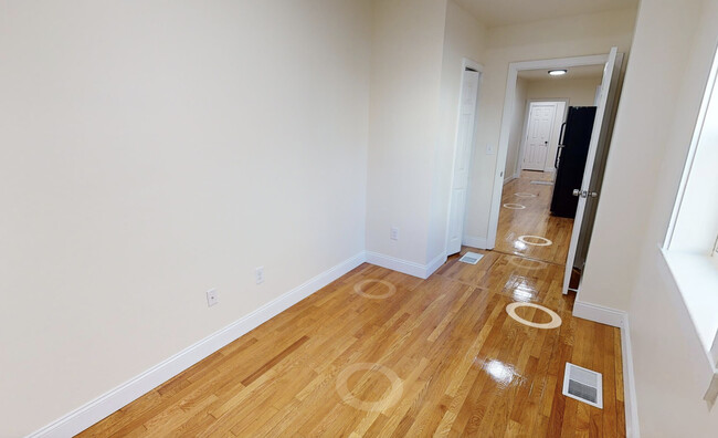 Foto del edificio - 527 E 3rd St