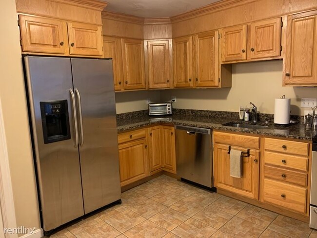 Building Photo - 2 br, 2.5 bath Condo - 11 Steeple Chase Cir