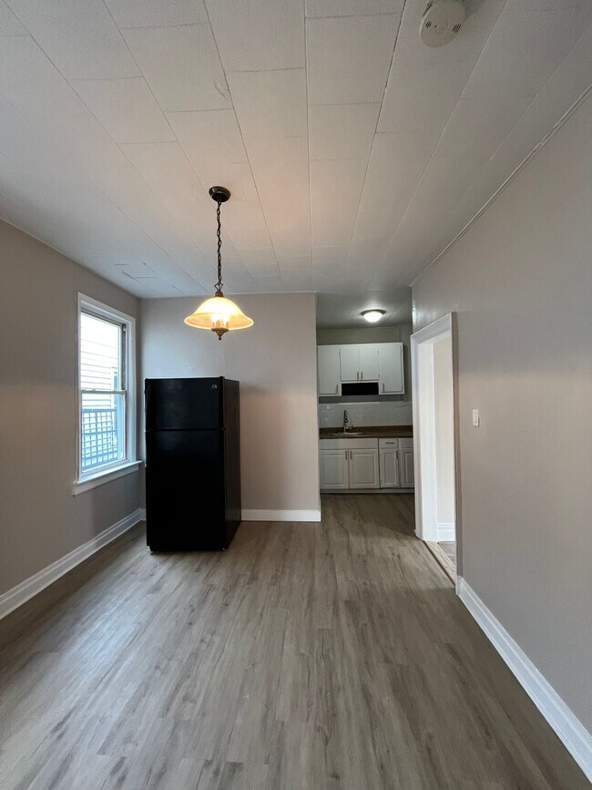 Foto del edificio - 244 Duncan Ave