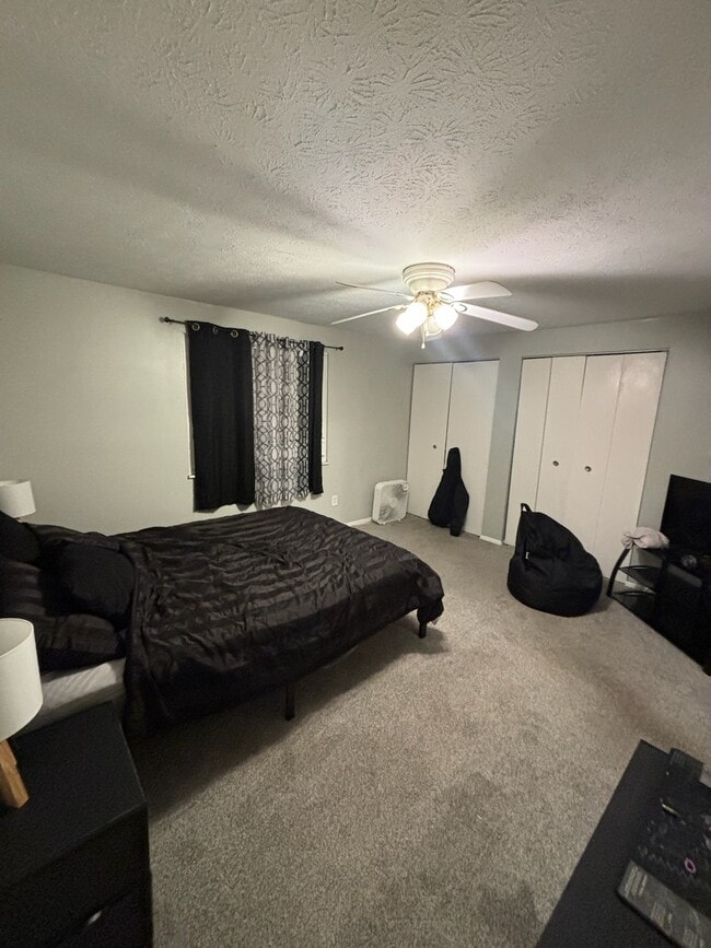 Building Photo - 2472 Warren Pky