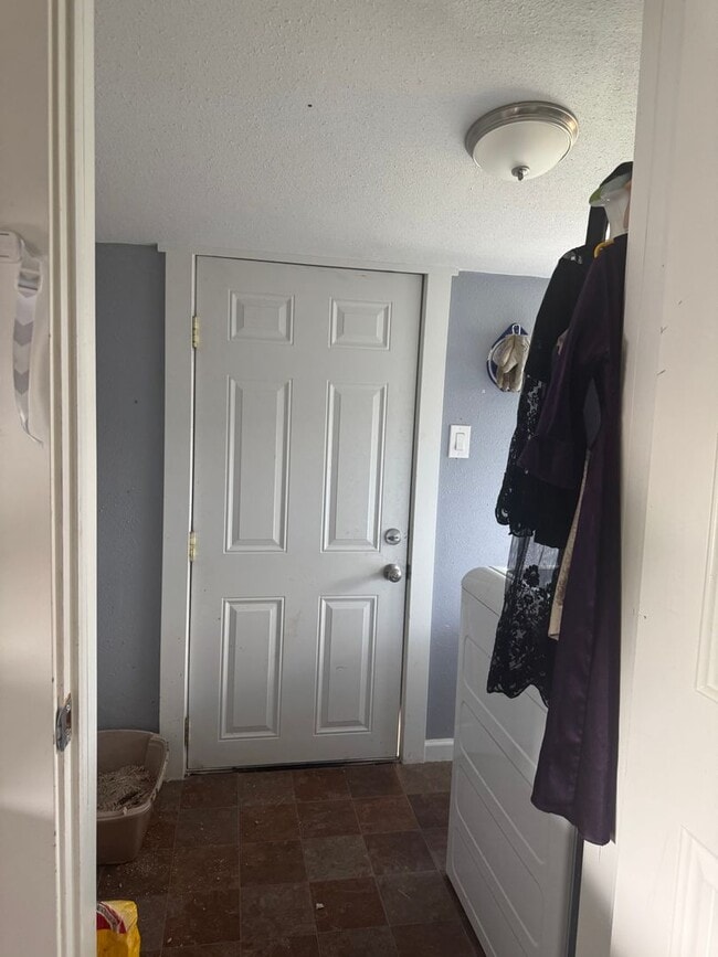 Building Photo - Charming 3 Bed, 1 Bath Home in Quiet Neigh...