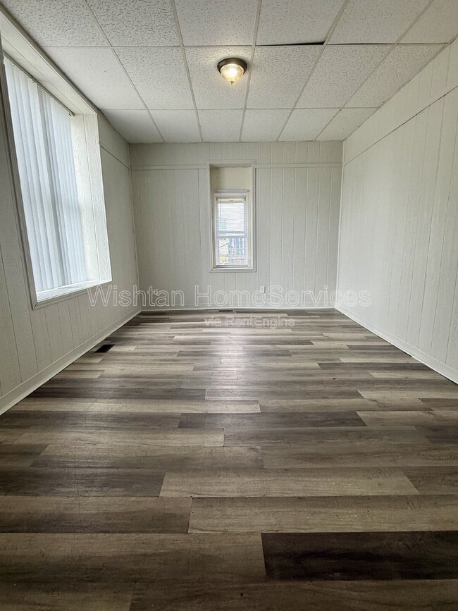 Building Photo - 636 Payson Ave