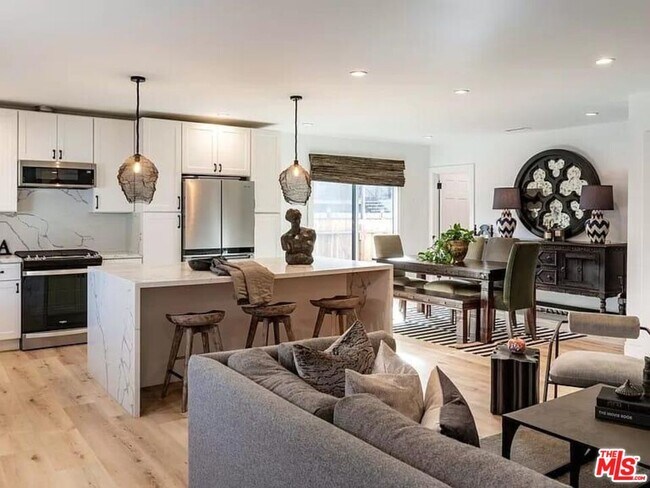 Foto del edificio - 4328 Edenhurst Ave