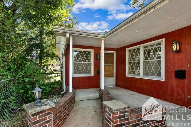 Building Photo - Southside 2 Bedroom Duplex