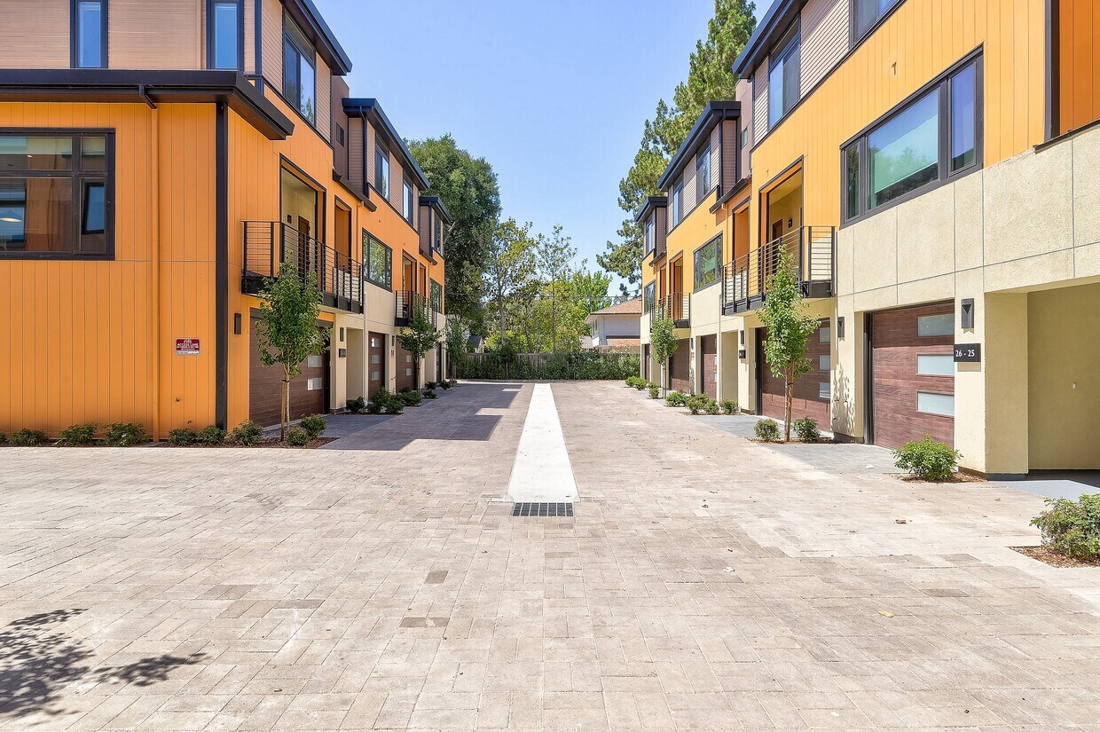 Primary Photo - 1285 El Camino Real