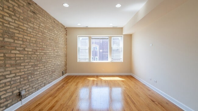 Building Photo - 4609 N Kimball Ave