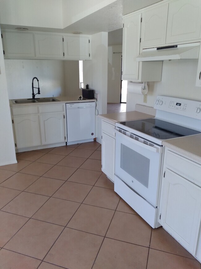 kitchen into living room - 2635 Canyon View Dr