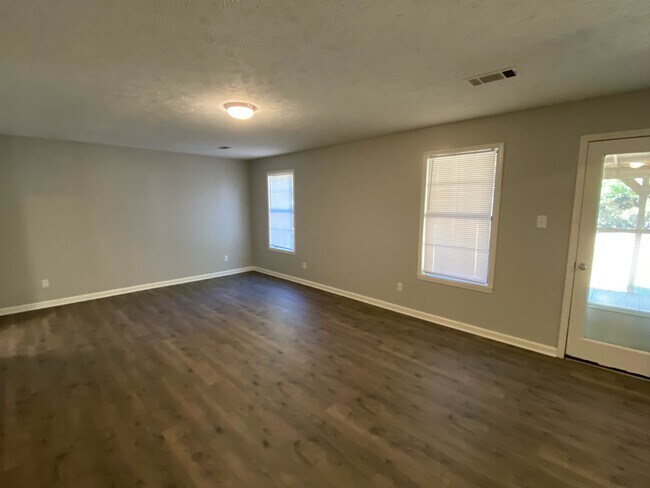 Building Photo - 21 Ellendale Cove