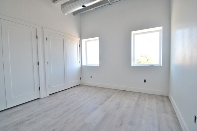 Building Photo - Westfield Lofts - Unit 10
