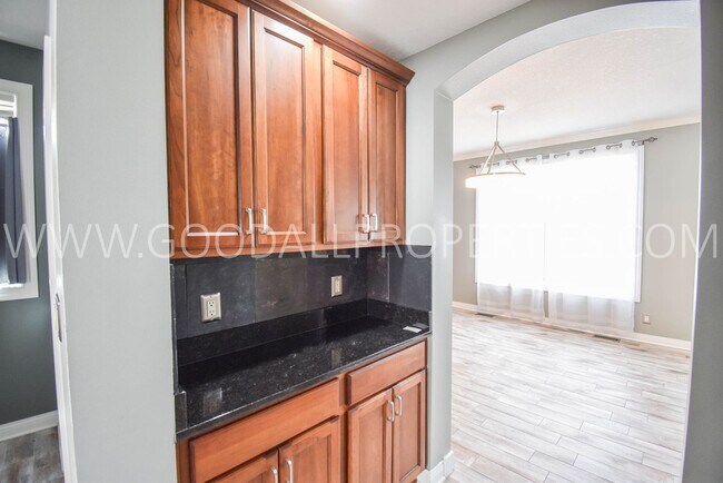 Foto del edificio - 4 Bedroom 4 Bath Executive Home in West Des Moines