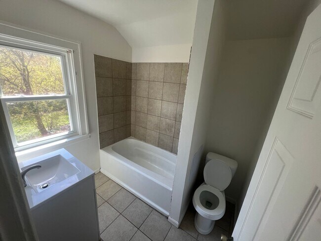 Building Photo - 3 bedroom home for rent