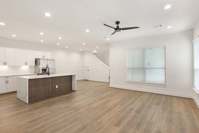 Building Photo - 2761 Sunny Briar Dr