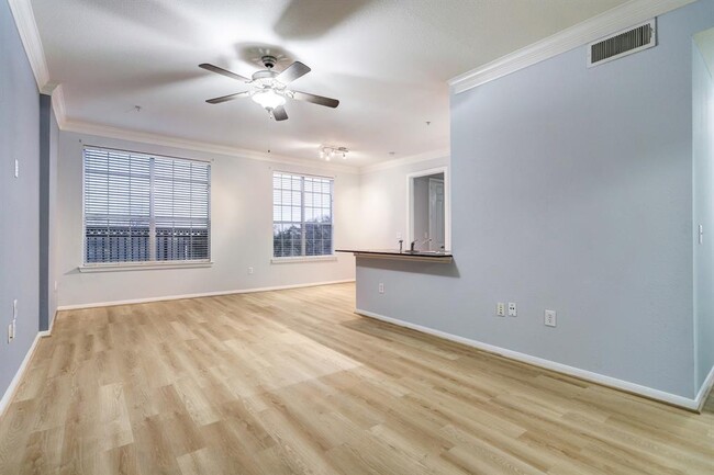 Building Photo - 7575 Kirby Dr