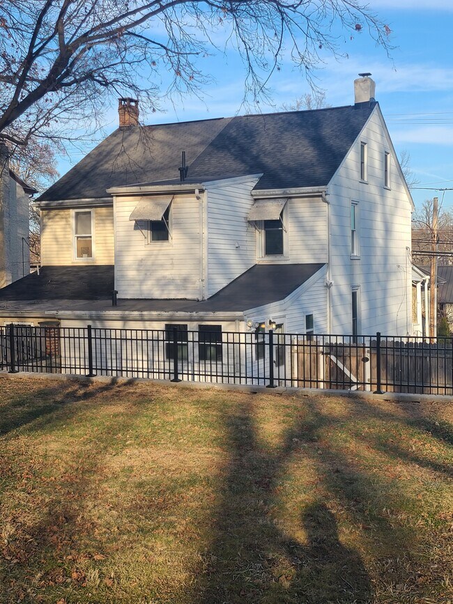 Foto del edificio - 112 S Main St