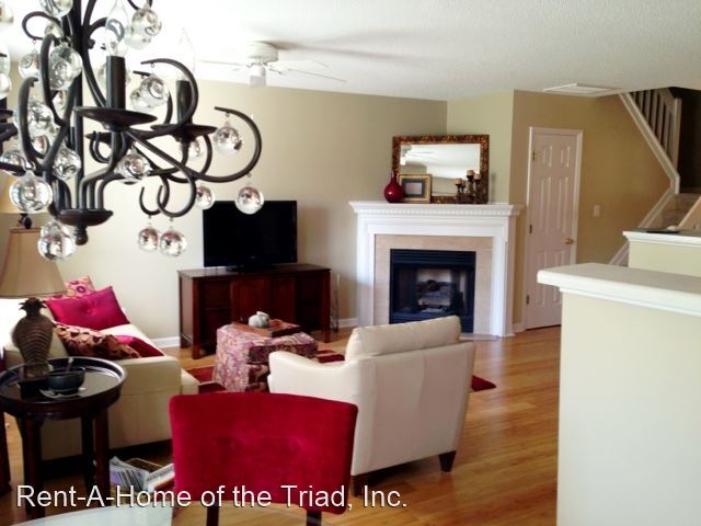 Building Photo - 2 br, 2.5 bath House - 32 Josephine Circle