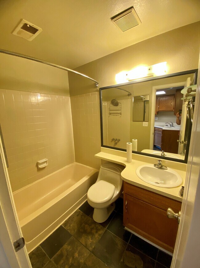 Foto del edificio - 1885 S Quebec Way