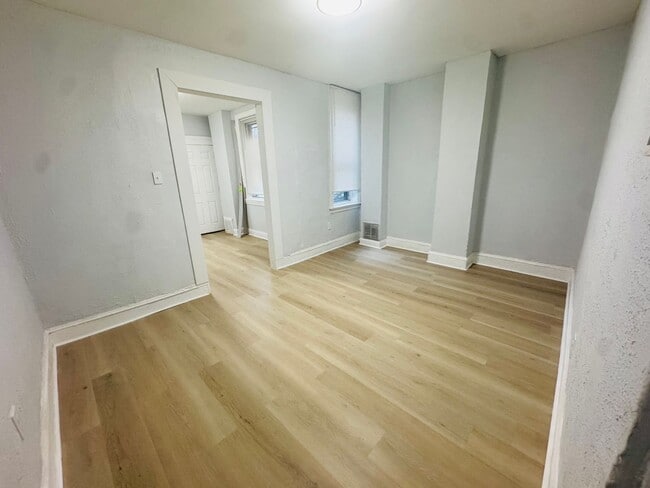 Foto del edificio - Remodeled 3bd/1 House with Rear yard!! SEC...