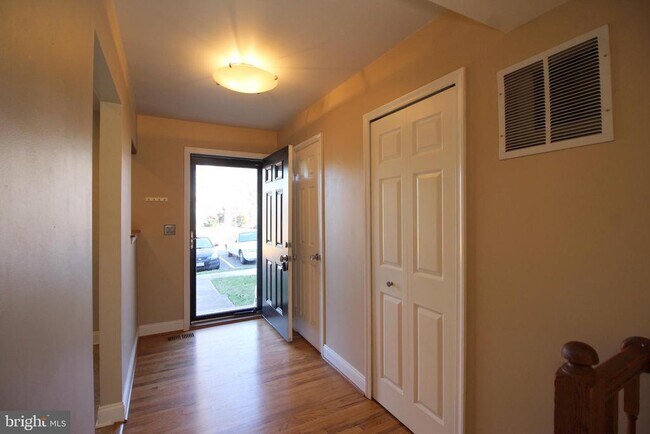 Building Photo - 192 Sulgrave Ct