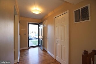 Building Photo - 192 Sulgrave Ct