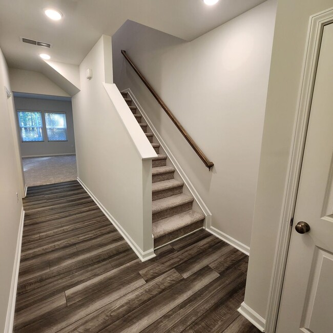 Building Photo - Brand NEW 1865sqft, 3 bed / 2.5 bath featu...