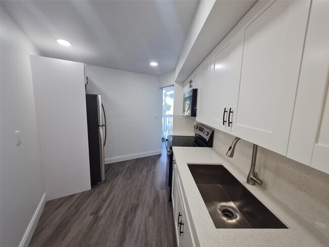 Foto del edificio - 6911 Environ Blvd