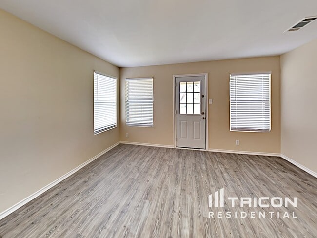 Building Photo - 1027 Creek Knoll