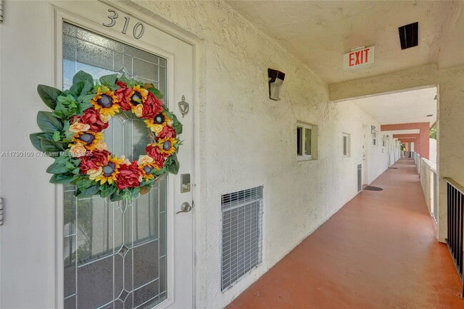 Foto del edificio - 830 S Hollybrook Dr