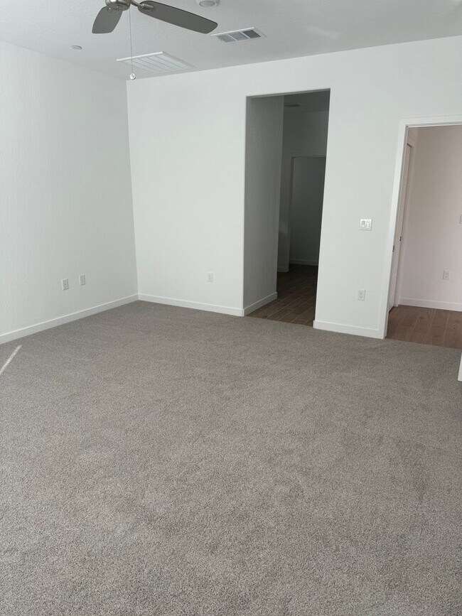 Foto del edificio - NE Visalia home - New construction!!