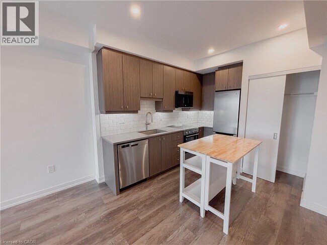 Photo du bâtiment - 15 Wellington St S