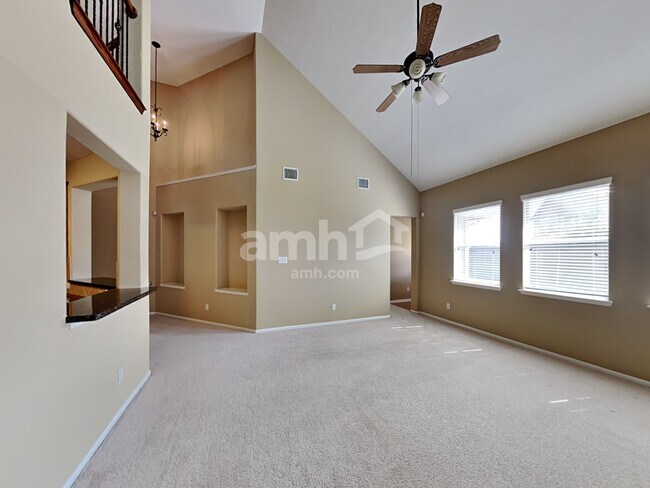 Foto del edificio - 633 Rocky Hollow Ln