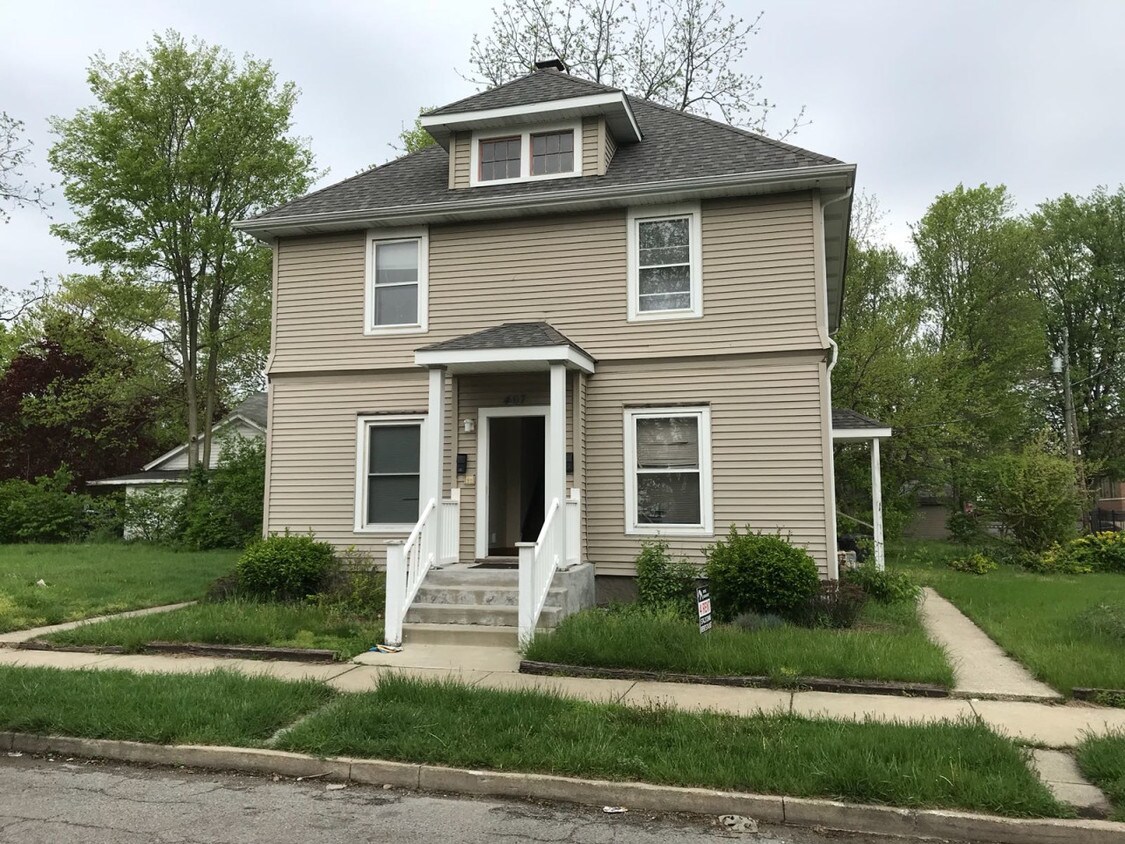 Primary Photo - 407 E South St