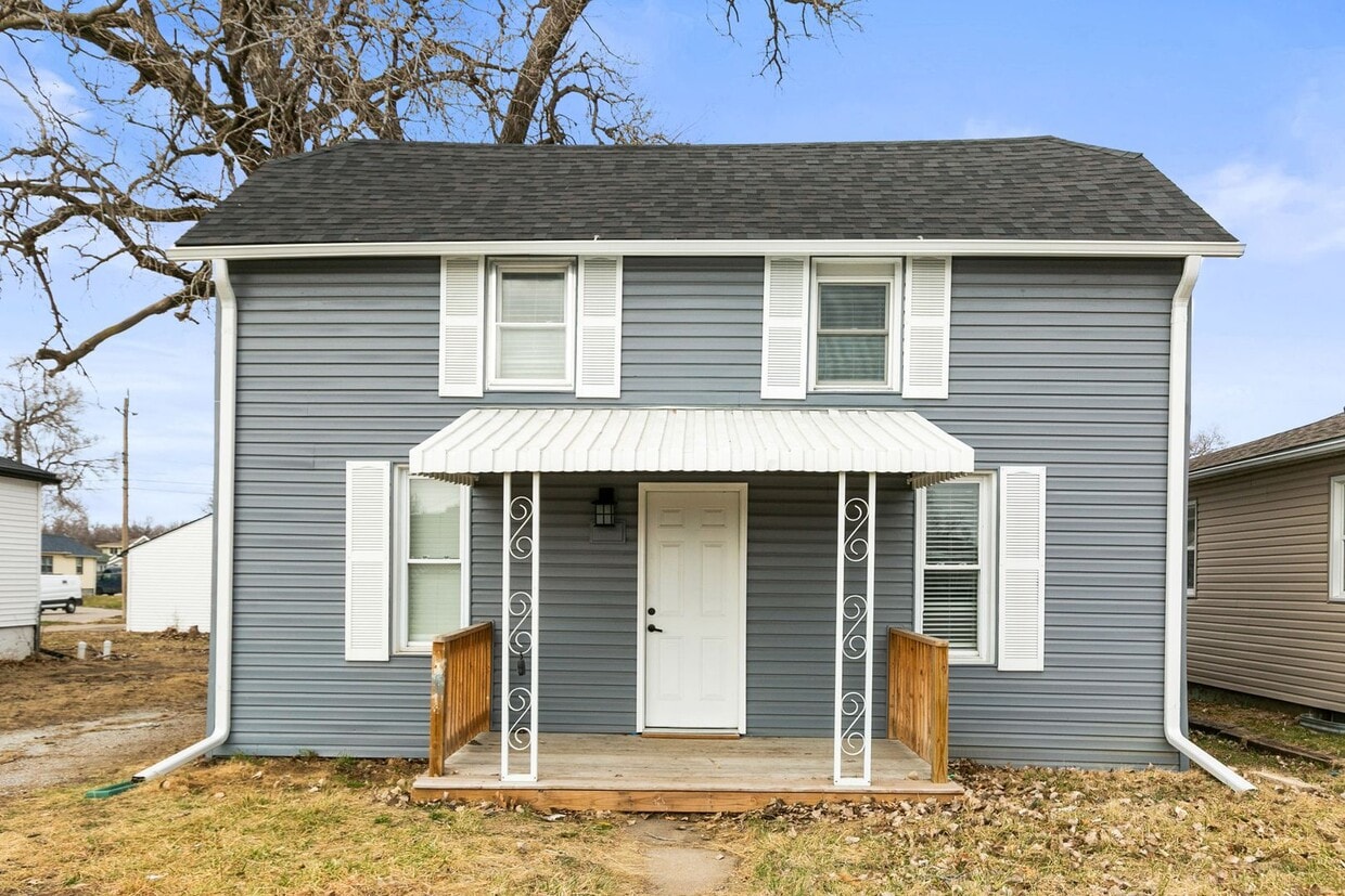 Charming 3-Bedroom Home with Spacious Layout - Charming 3-Bedroom Home with Spacious Layout