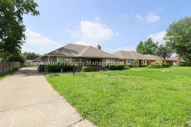 Foto del edificio - LARGE | 3 Bed | 2 Bath | Midtown Tulsa
